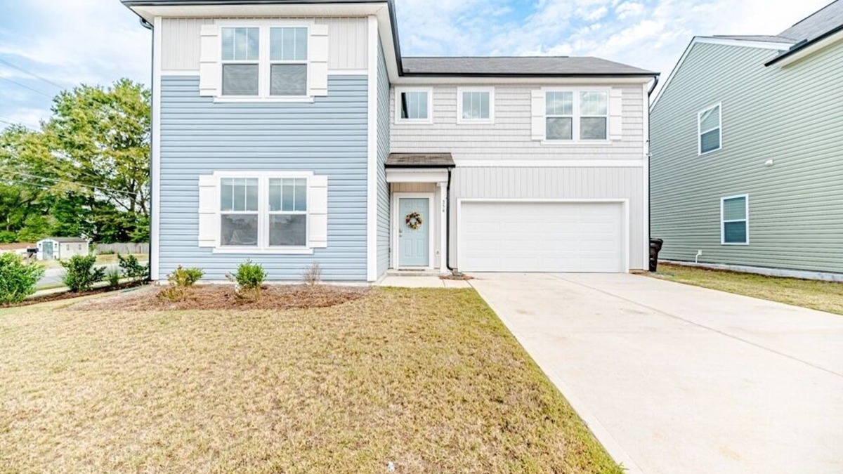 Black River House | Flower Power - Walk To Town - NEW