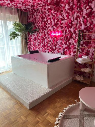 Toulouse South-East Apartment | Flower spa - Jacuzzi intérieur - T2