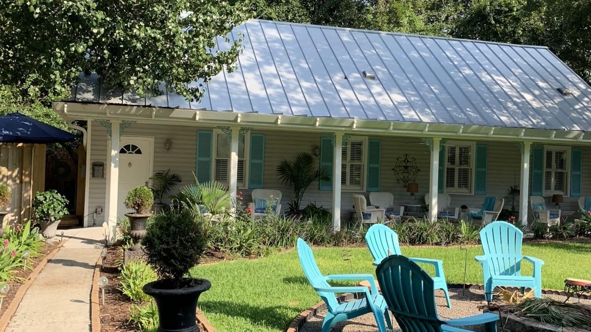 Summerville Historic District Cottage | Flowertown Cottage Downstairs Only (2 Bed, 1.5 Bath, Kitchen, Living, Laundry)