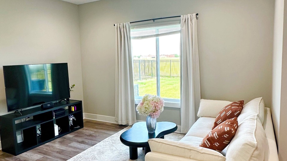 Wichita House | Fly In, Stretch Out –near ICT, Genesis, Via Christi St. Terresa