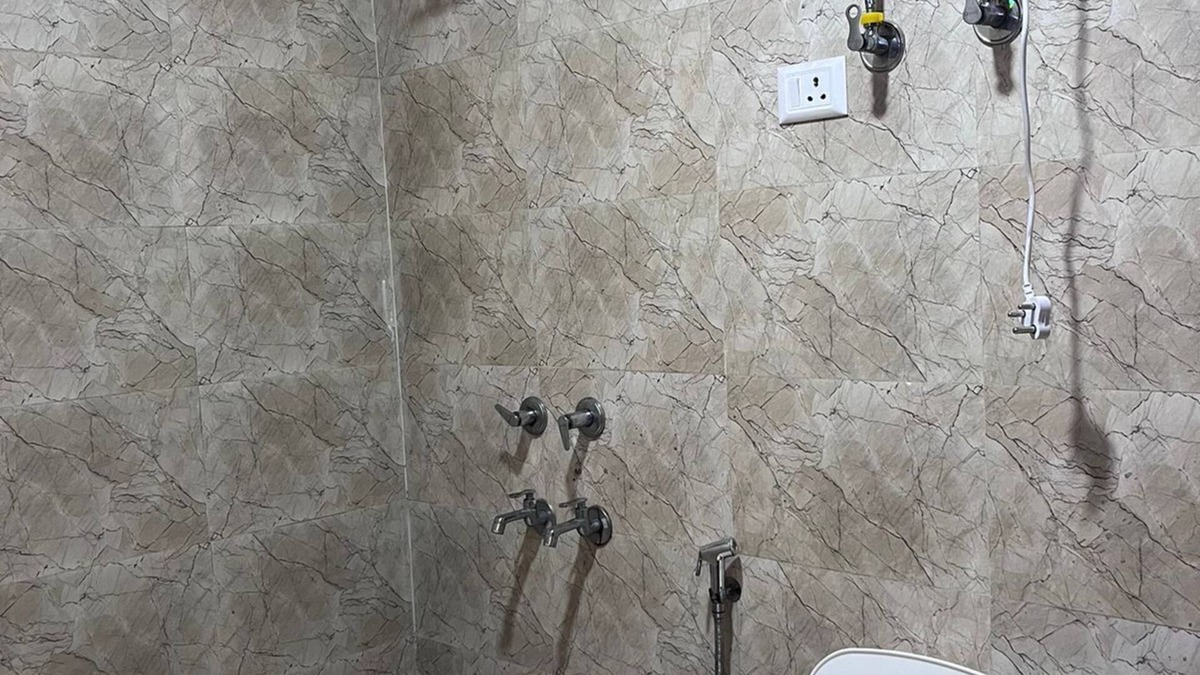Vasant Kunj Hotel | Fly & Stay: Delhi Airport Flashpackers
