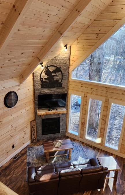 Mannsville House | Flying High Luxury Cabin