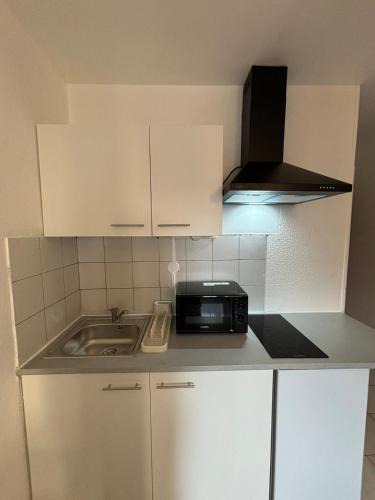 Beziers City Centre Apartment | Foch 3-Studio-Beziers center -wifi -tv connected