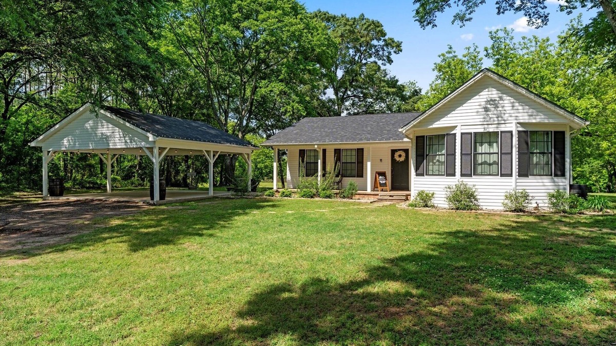 Mount Pleasant House | Folktale Cottage & Farmhouse Retreat