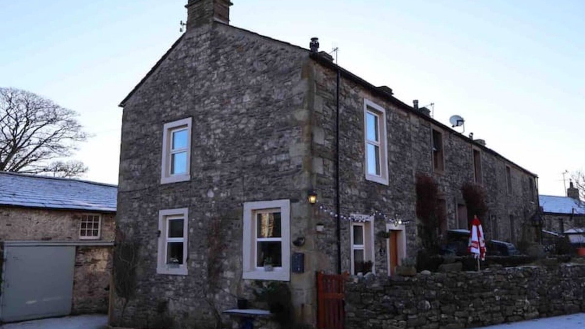 Austwick Cottage | Folly Cottage: A Cosy, Dog friendly cottage in a village in North Yorks Dales.