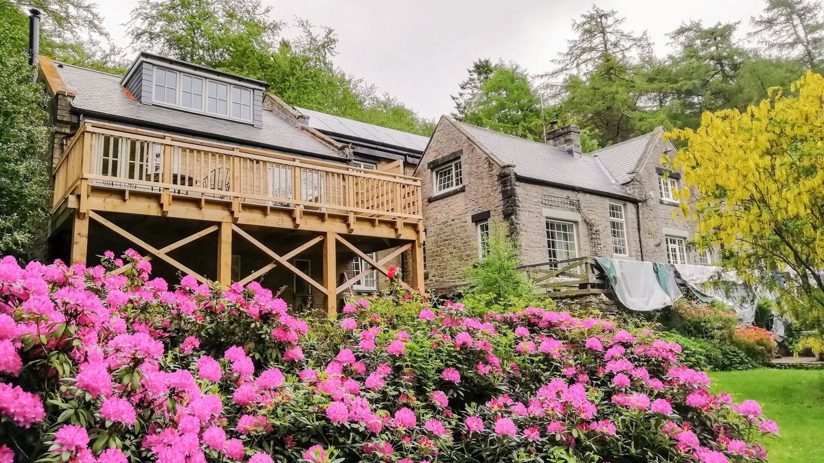 Barnard Castle Cottage | FOLLY LODGE, pet friendly, with open fire in Middleton-In-Teesdale