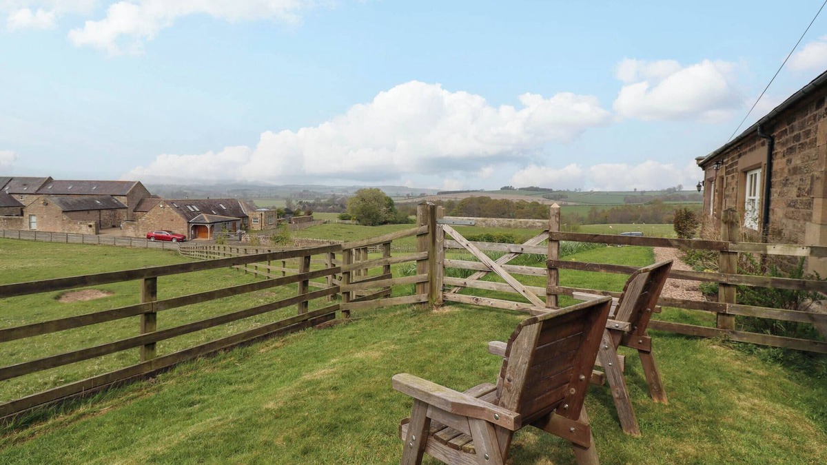 Old Bewick Cottage | FOLLY VIEW, pet friendly, character holiday cottage in Eglingham