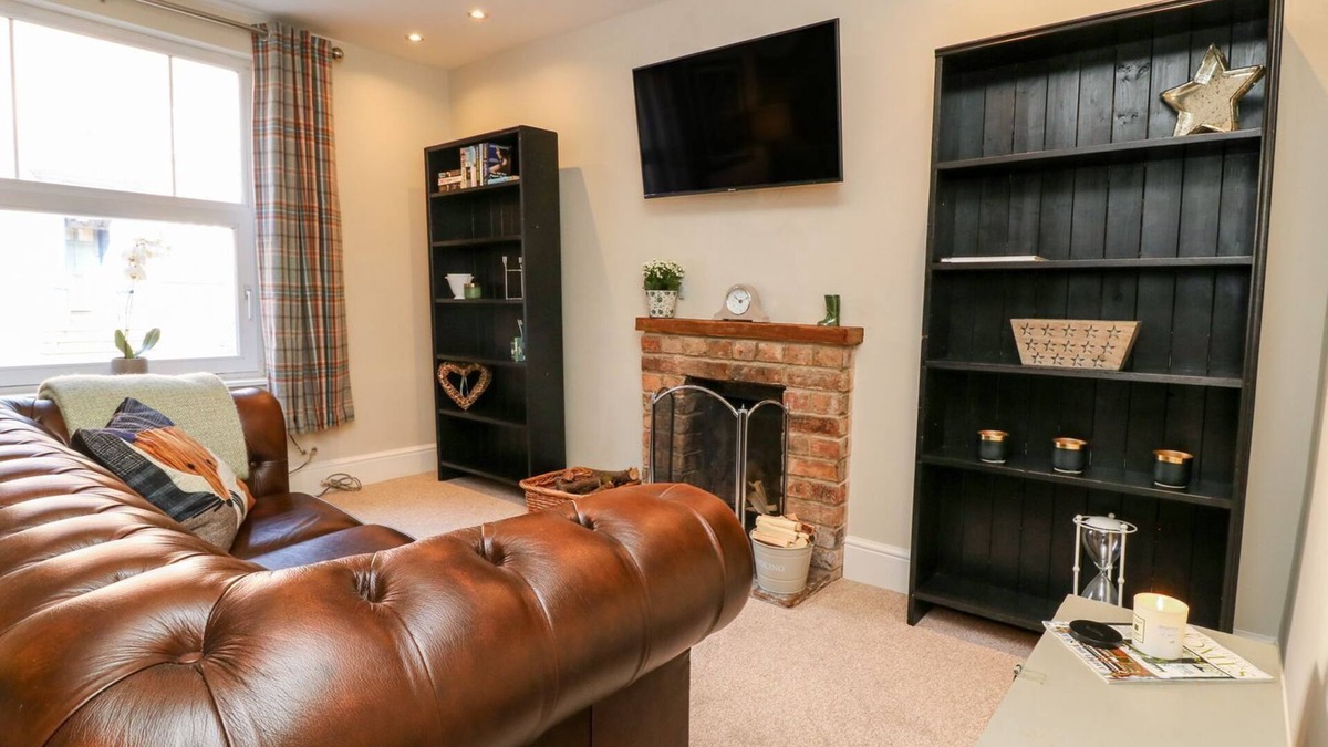 Caistor Cottage | FONABY, romantic, luxury holiday cottage, with open fire in Caistor