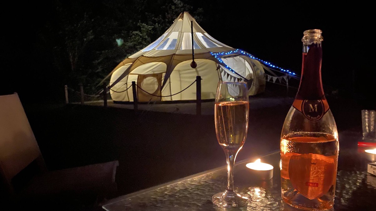 Blond RV Rental | Fonclaire Holidays - Meadow View Glamping