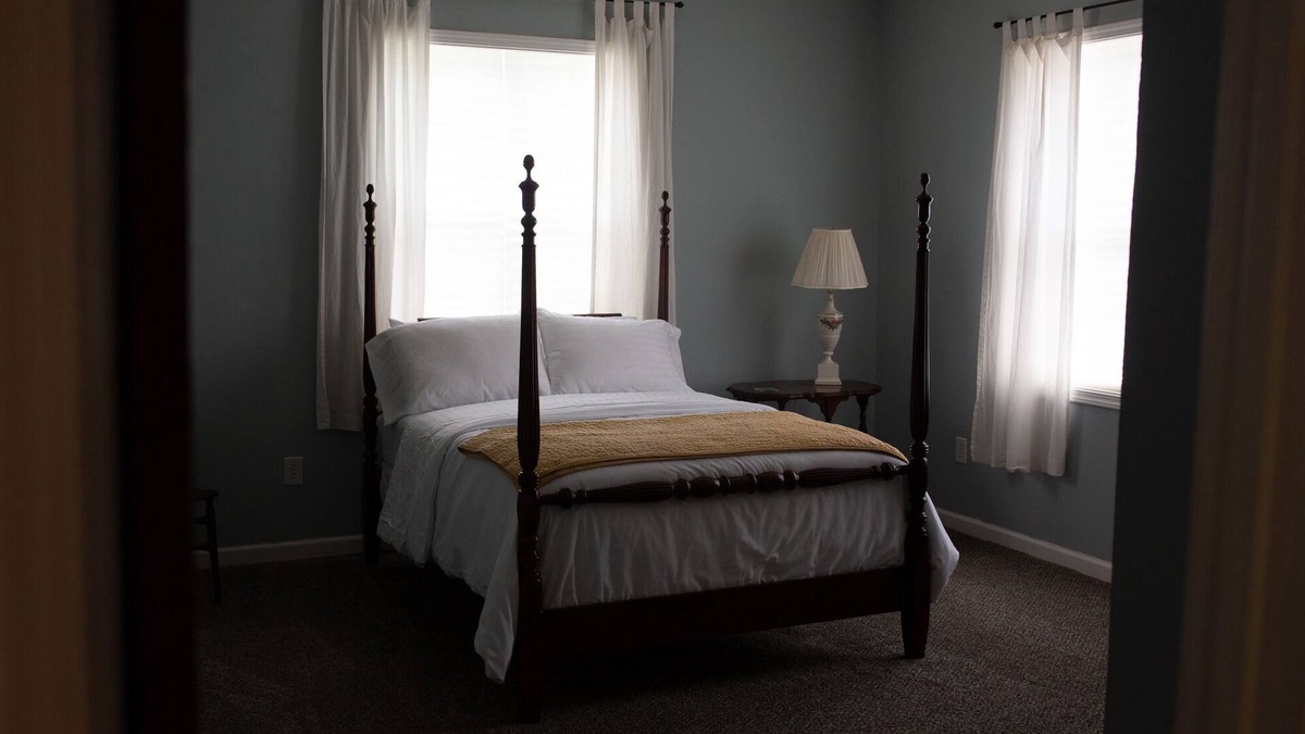 Fondren House | Fondren Cottage - close to restaurants, hospitals. Cozy & comfy!