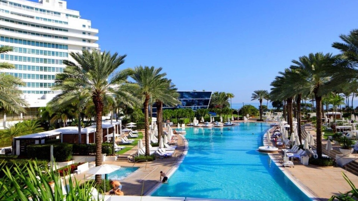 Mid Beach House | Fontainebleau Tresor Tower ll Private Bay View Junior Suite