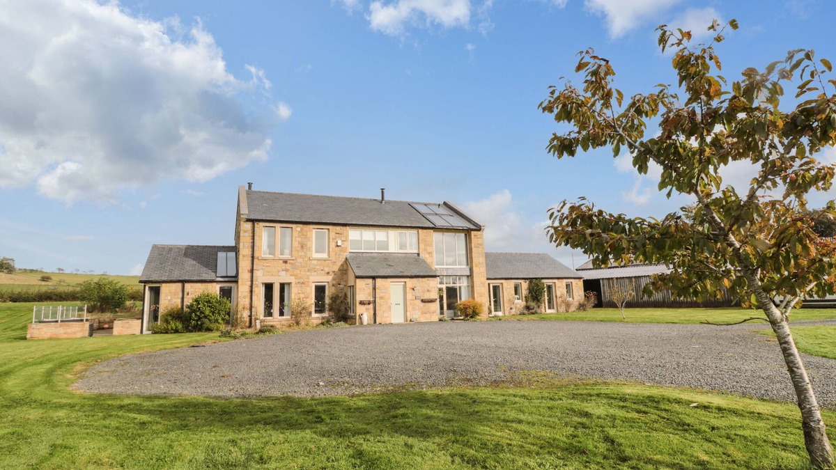 Morpeth House | FONTBURN FARMHOUSE, pet friendly, luxury holiday cottage in Rothbury