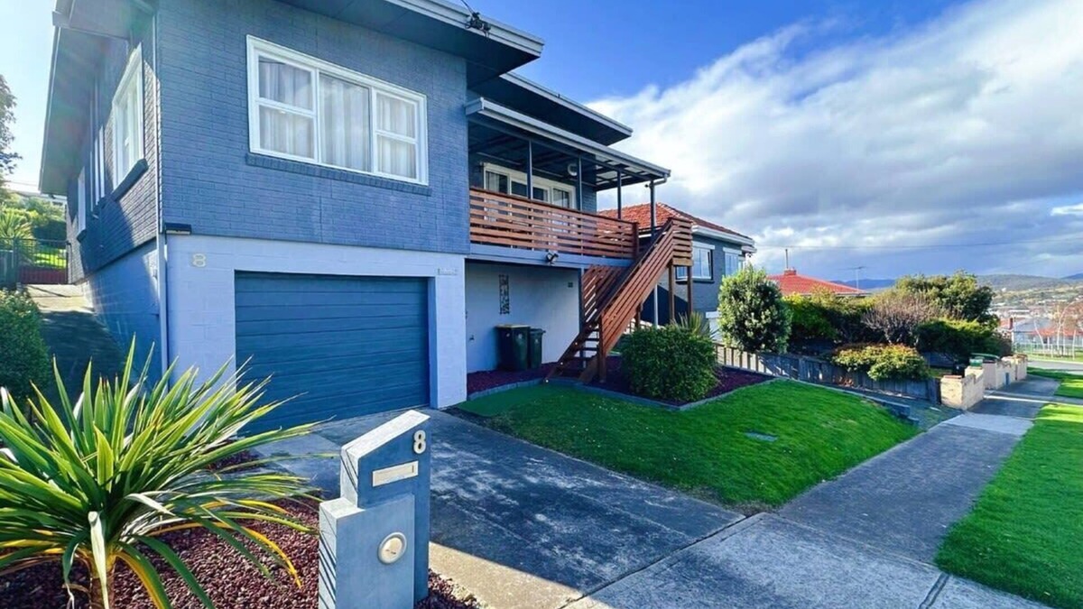 Moonah House | Fonton Blue Fun House - close to City & Airport