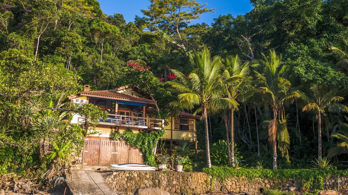 Costa Verde House | Foot in the sand on exclusive paradisiac beach (or almost)