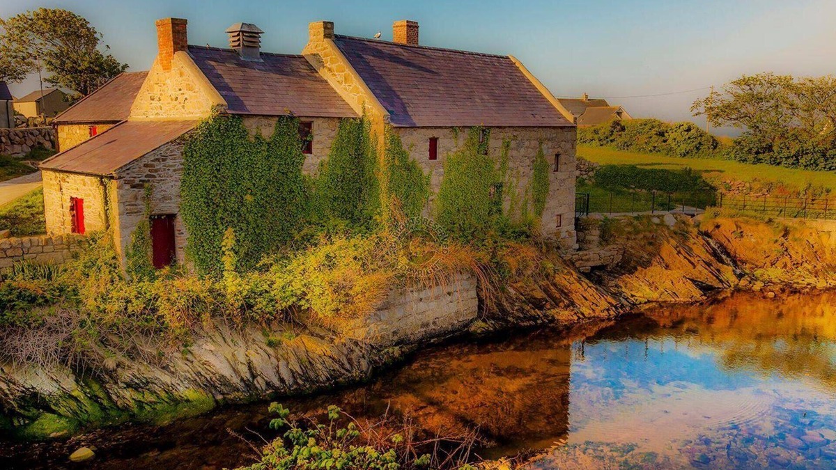 Annalong House | Foot of the Mournes - Cottage - Sleeps 4 - Parking
