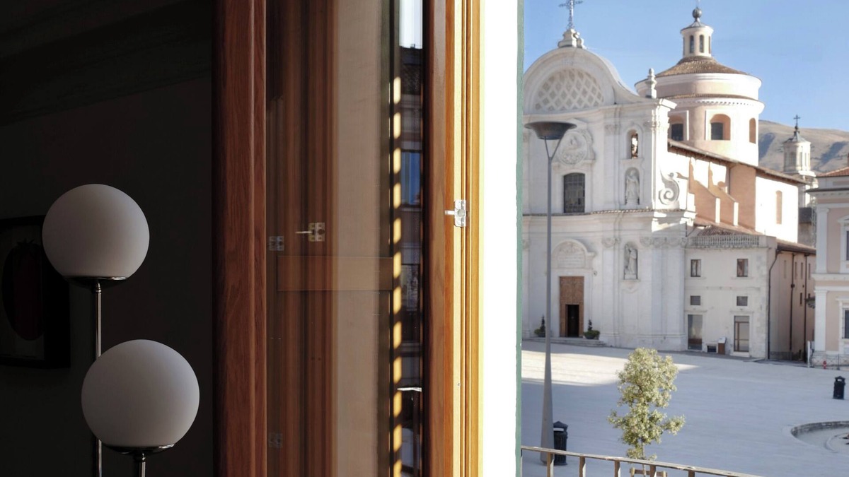 L'Aquila House | Foot of the Square