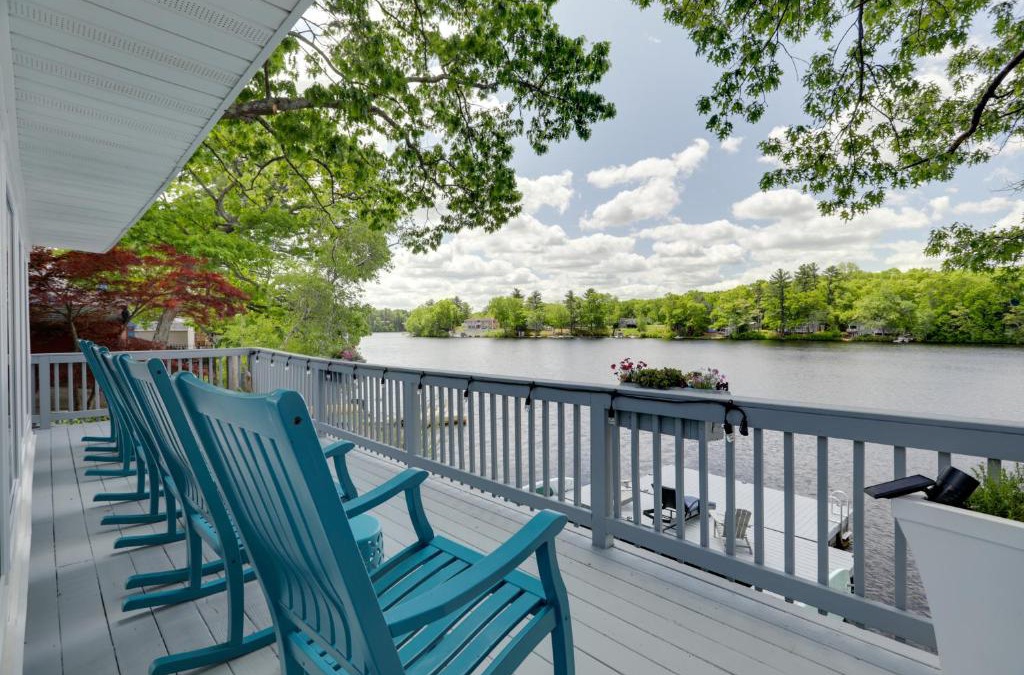 Plainville House | Football Fans Lake Retreat - 5 Mins to Gillette!