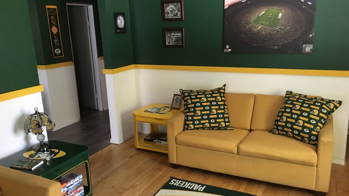 Green Bay House | Football fun house 1 mile from Lambeau!