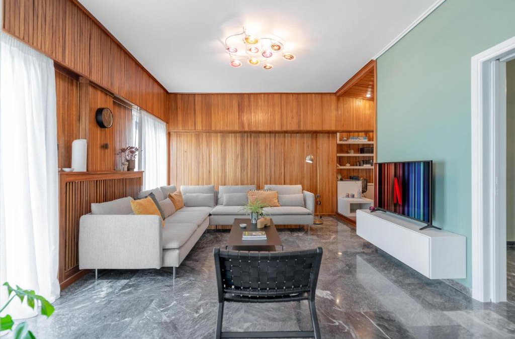 Thissio Apartment | Foothills of Acropolis-Thissio 3 bdrm apartment