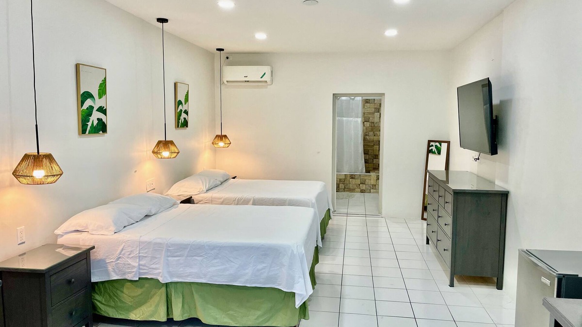 Montego Bay Hotel | Footsteps to Beach, AC, Fast Wi-Fi, Hot Water