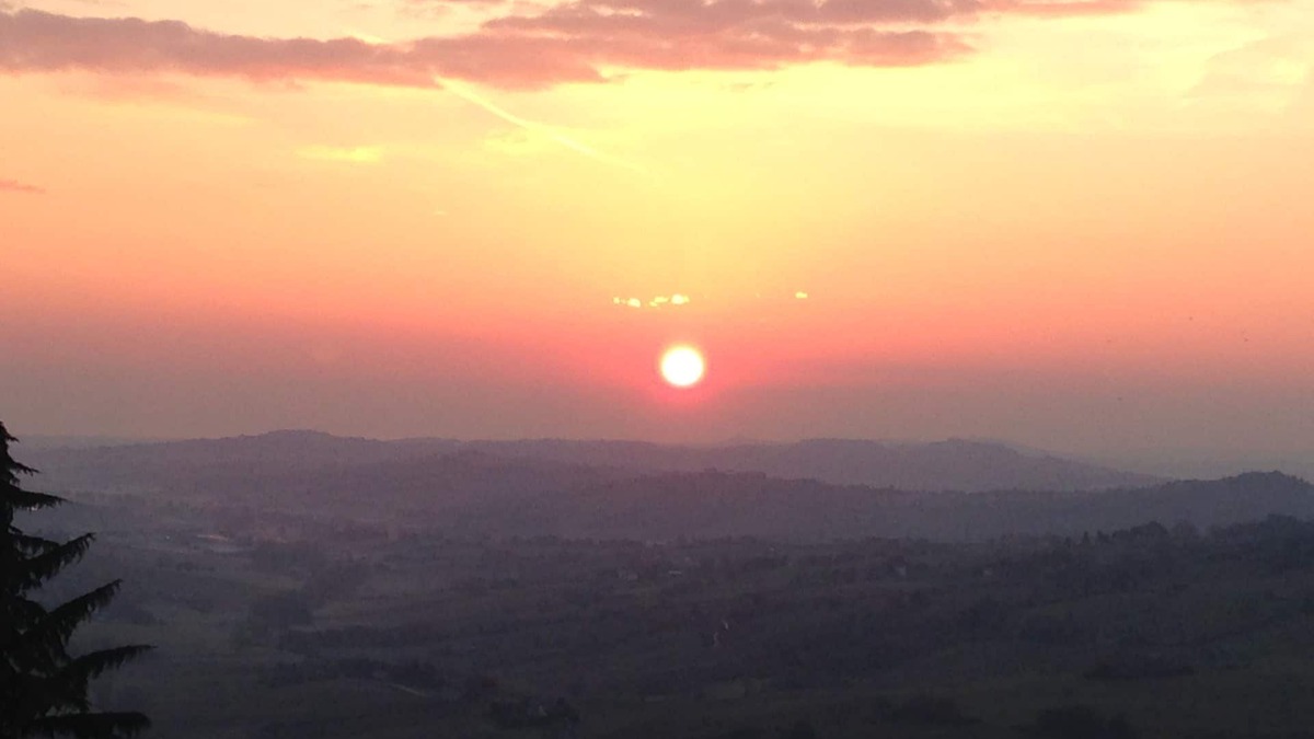 Offagna Apartment | FOR 2 PEOPLE, PARKING AND FREE WIFI, SHEETS AND TOWELS SUPPLIED
