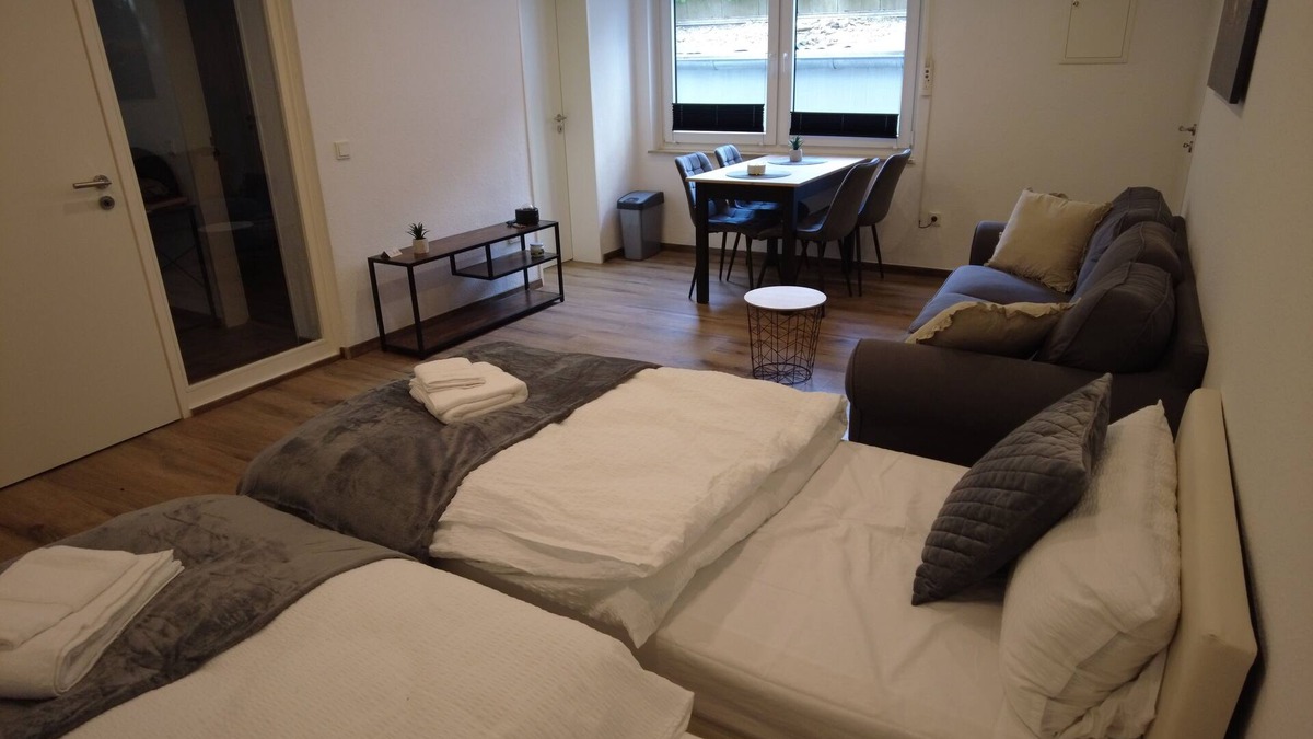 Dortmund Apartment | For 3 - box-spring beds, kitchen, internet, parking lot, stadium nearby