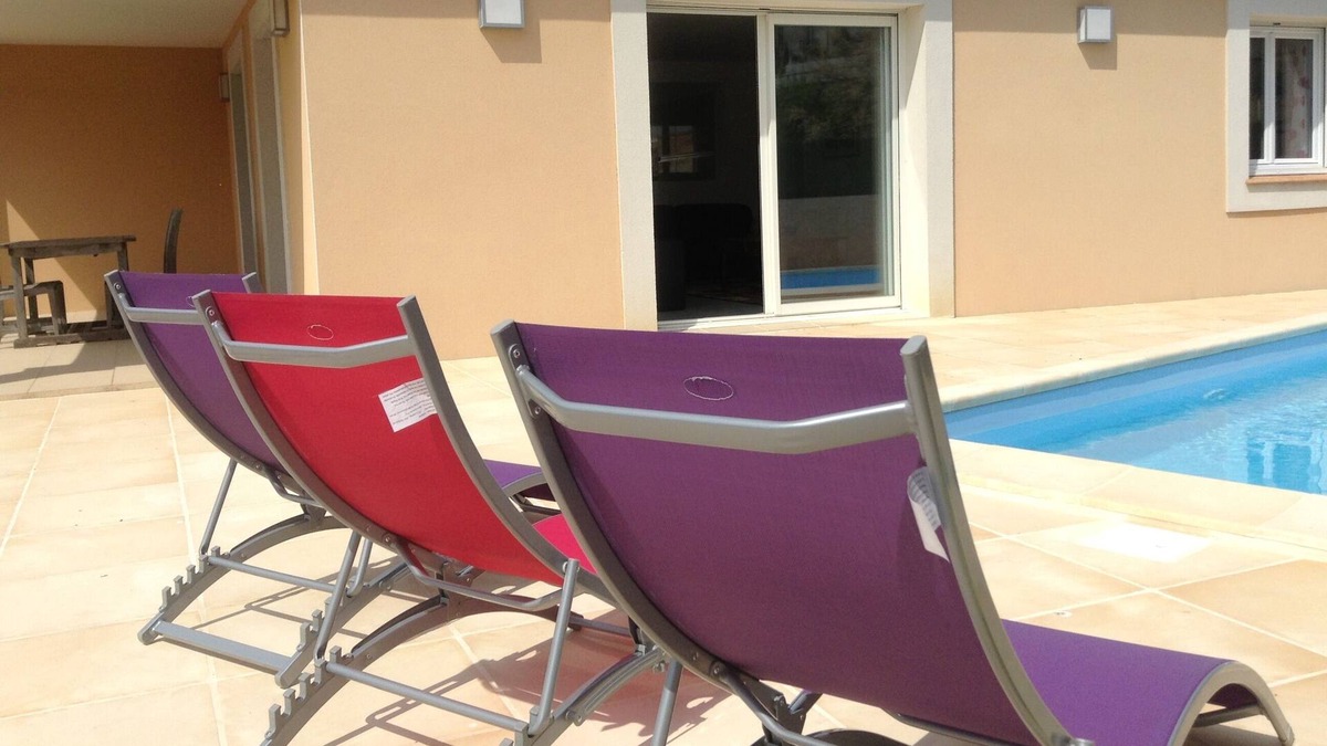 Neffies Villa | For 8 people, air-conditioned villa with private pool.