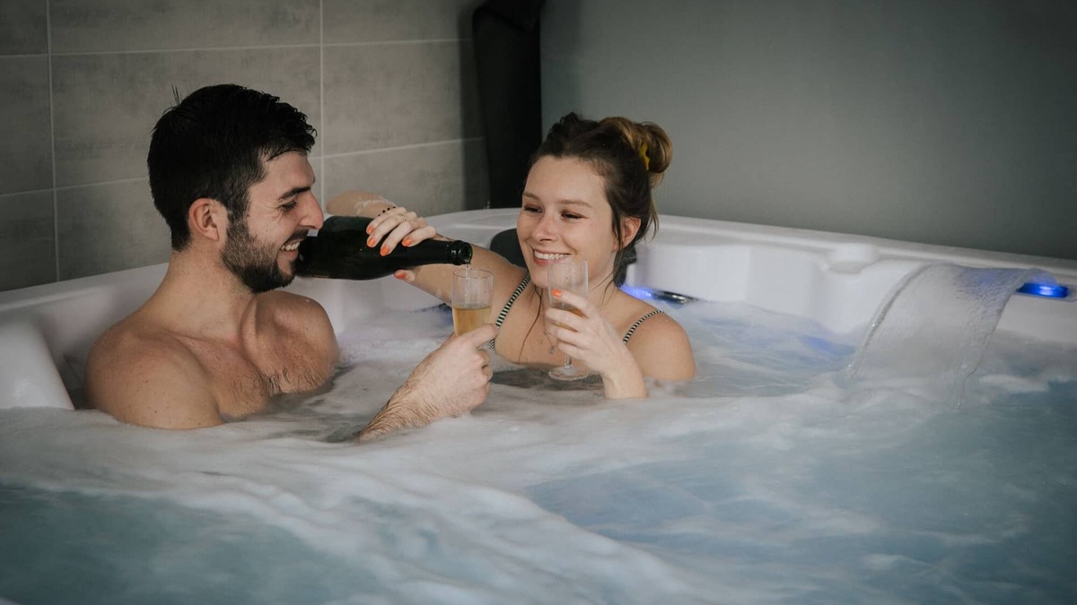 Gavres House | For a weekend or romantic getaway with Jacuzzi and sea view