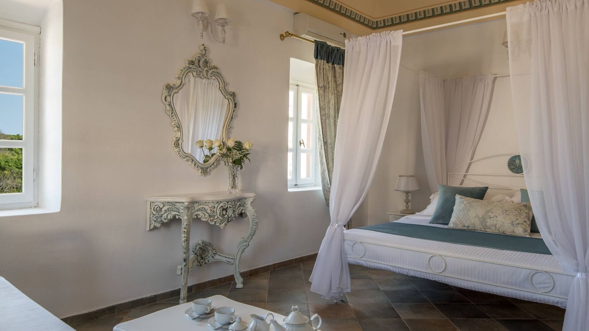 Messaria House | For All Seasons Mansion - Grand Apartment with plunge pool