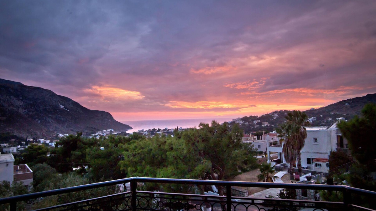 Panormos Villa | For families & friend groups close to beaches &climbing sectors. Great location!