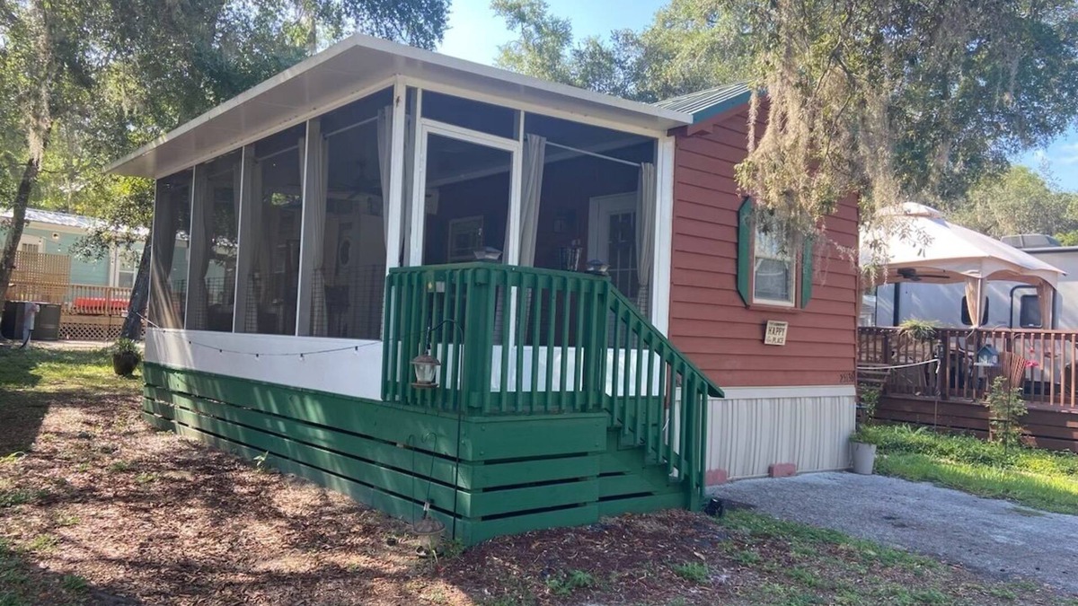 Salt Springs Cabin | For Fox Sake, Cabin by the Lake in Salt Springs, FL.