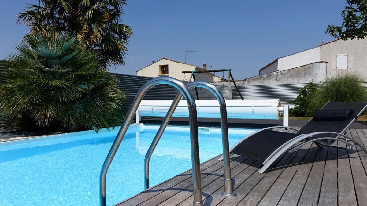 Saint-Jean-de-Liversay House | For rent: house with heated pool – 4 to 5 people – Near La Rochelle