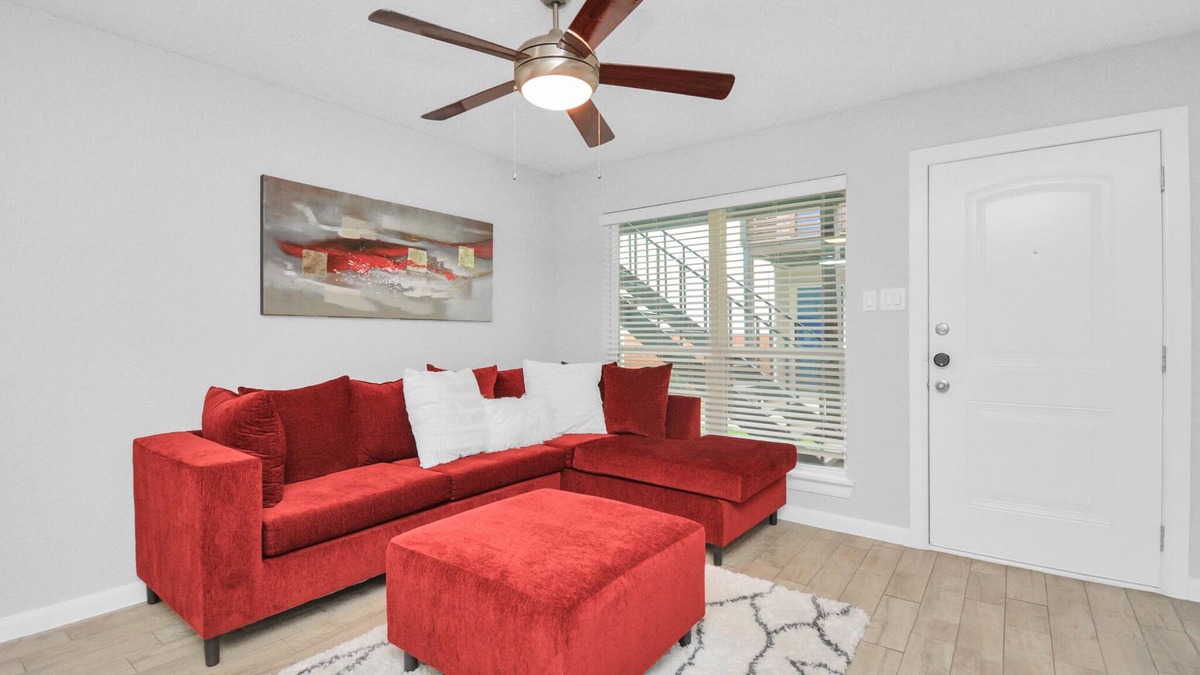 Brookhollow Apartment | For the Love of Red