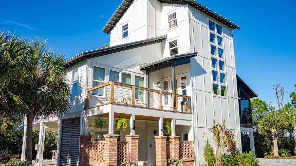 Plantation House | 'Forcynthia' Luxury Bay Home, 4BR/4.5BA w/dock, kayak launch