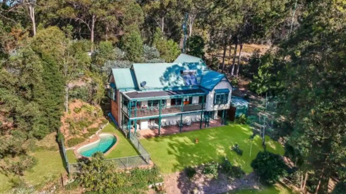 Parklands House | Forest abode gem near to beach!