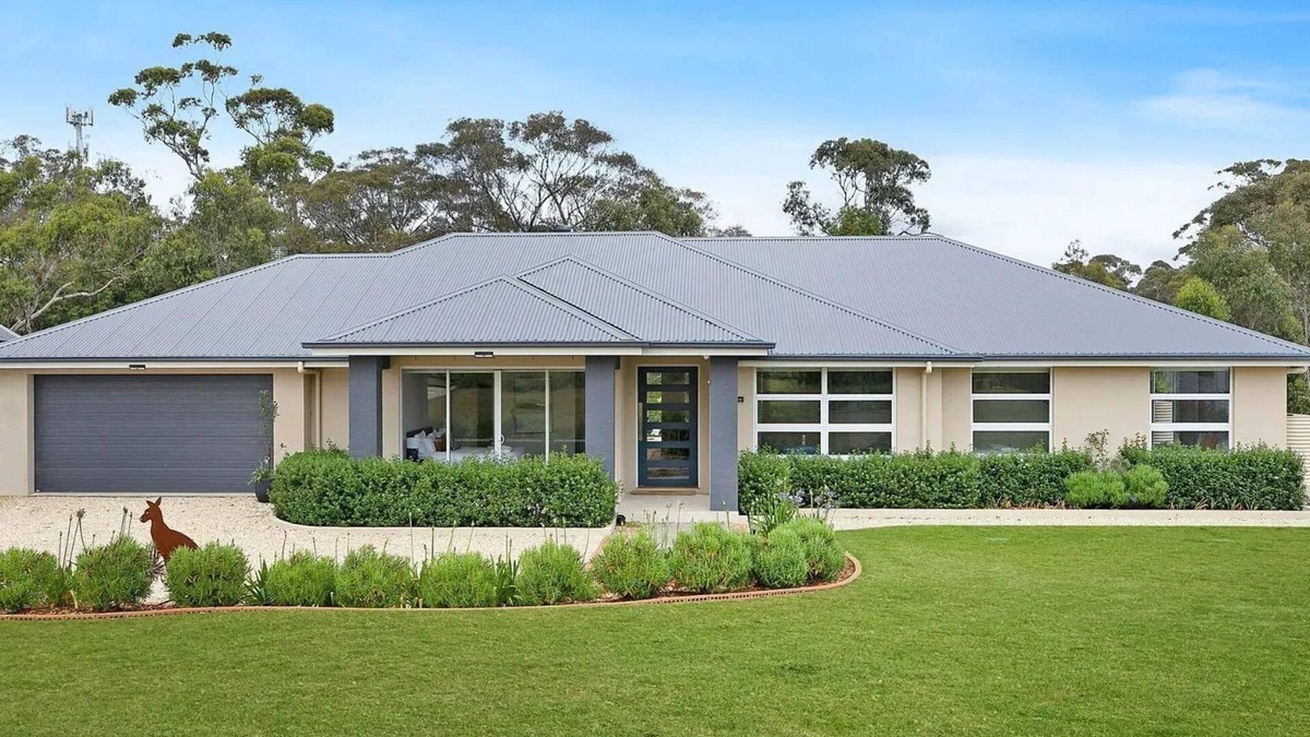Bundanoon House | Forest Brae – pet friendly and walk to town