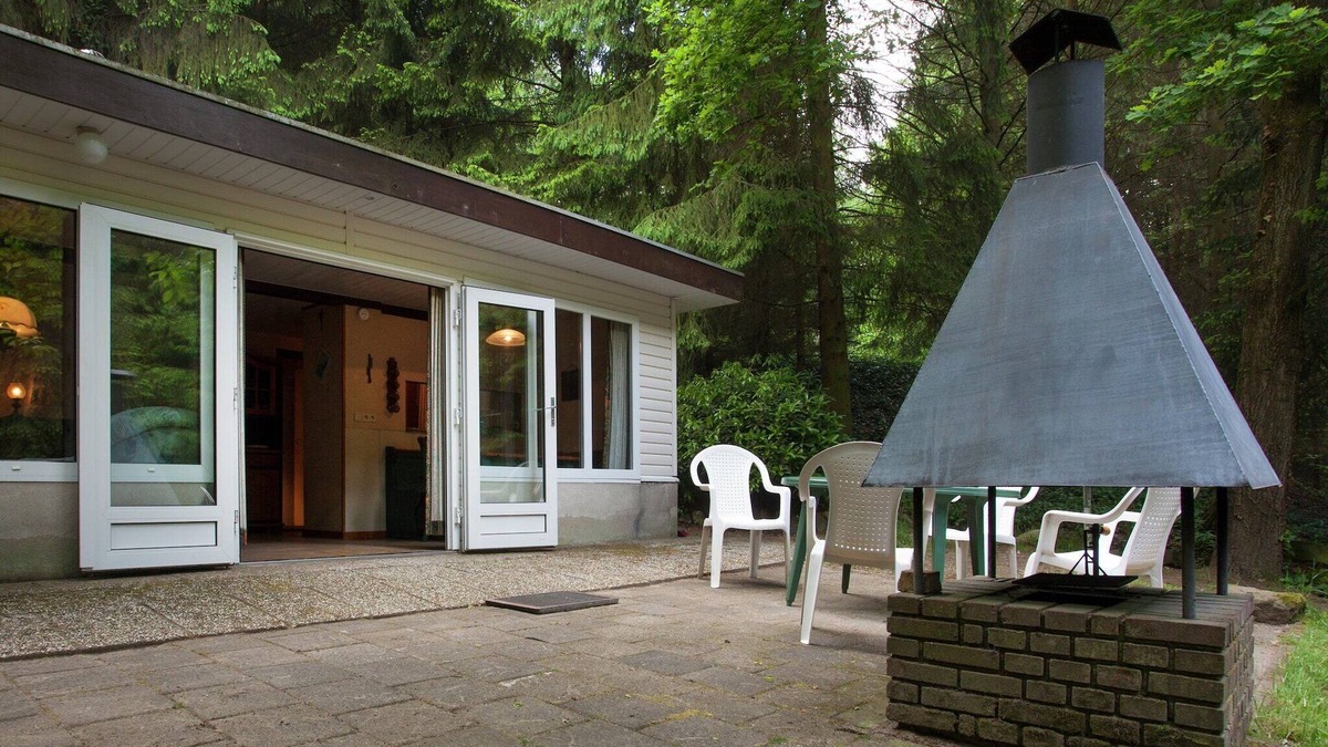 Dilsen-Stokkem Ski Chalet | Forest Chalet in Lanklaar