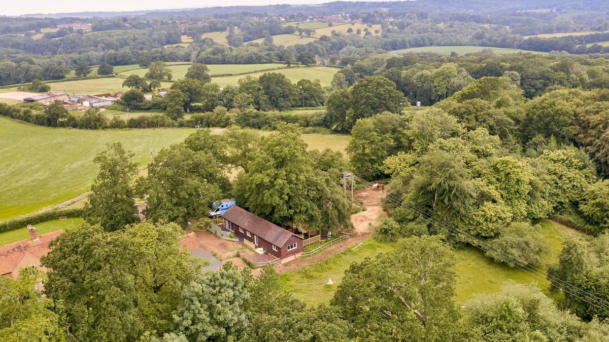 Balcombe Cottage | FOREST FARM COTTAGE, pet friendly, with open fire in Balcombe