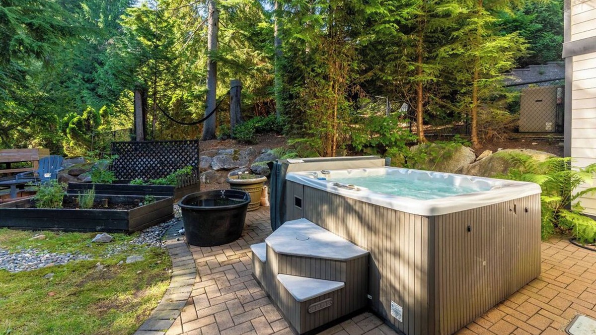 Metro Vancouver Regional District House | Forest Getaway 2 Bedroom Suite with Hot & Cold Tub