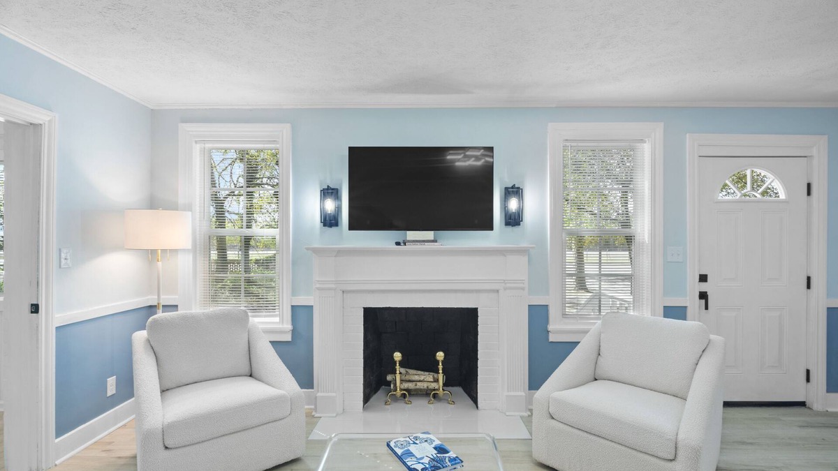 Forest Hills Cottage | Forest Hills Manor w/King Bed