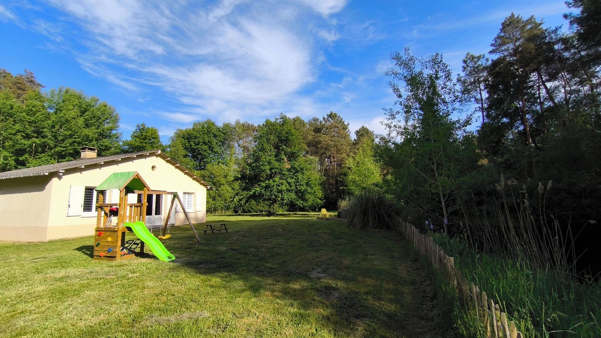 Parigne-lʼEveque House | Forest house