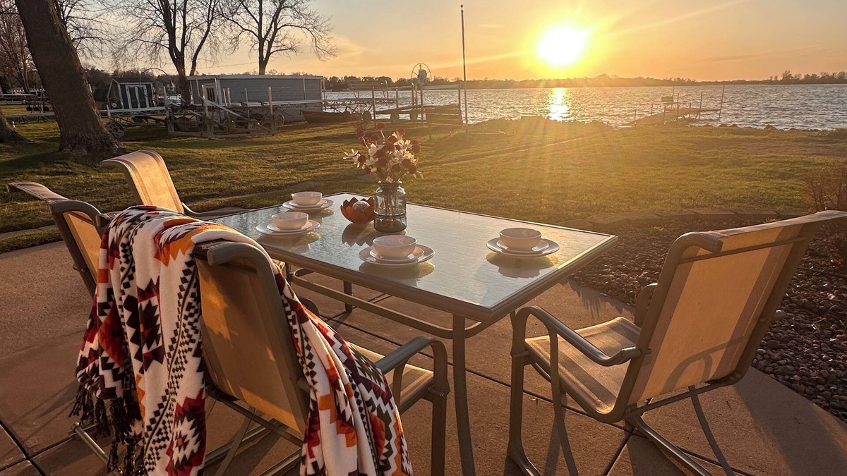 Forest Lake House | Forest Leaf Lake House, 30 mins from Twin Cities