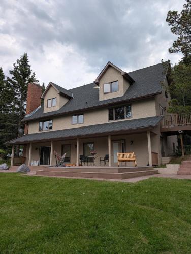 Calgary House | Forest Retreat Near Calgary
