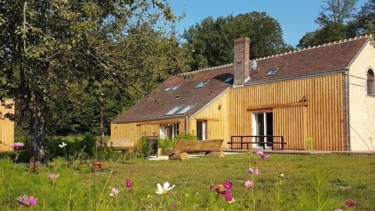Senonches Cottage | Forest Retreat with Games, Fireplace & BBQ - Ideal for Families and Groups