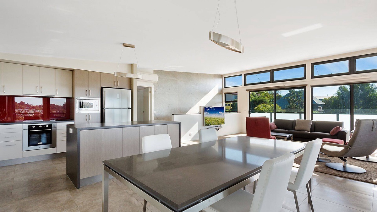 Tathra House | Forest Sanctuary - Entertaining with a relaxing feel