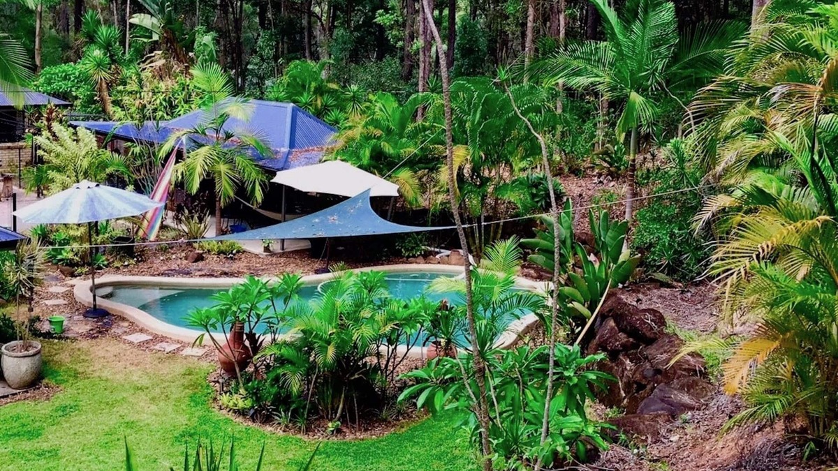 Willow Vale House | Forest Setting, Pool, Cabana, Large bath, Netflix/Foxtel/Wifi, King Size Bed