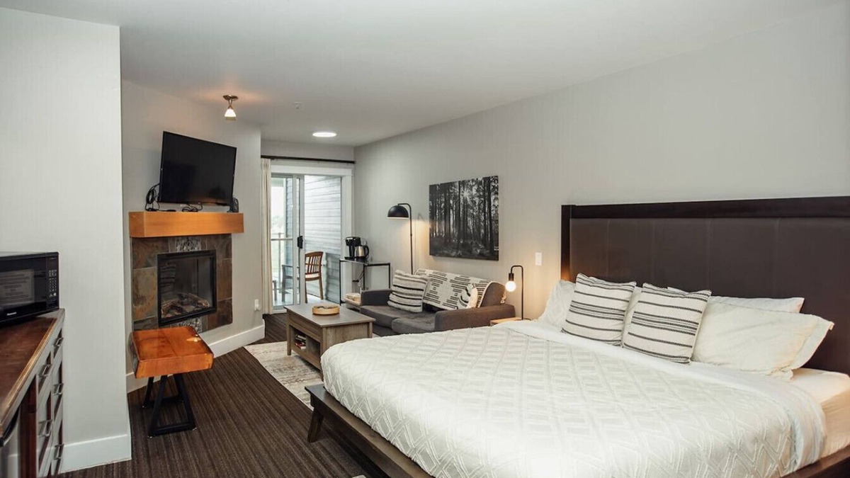 Regional District of Nanaimo Apartment | Forest Stream Escape Suite B
