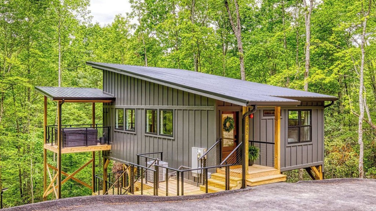 Wears Valley Cabin | Forest Treehouse W/Hot Tub, Games & Hammock Deck near Cades Cove in Townsend