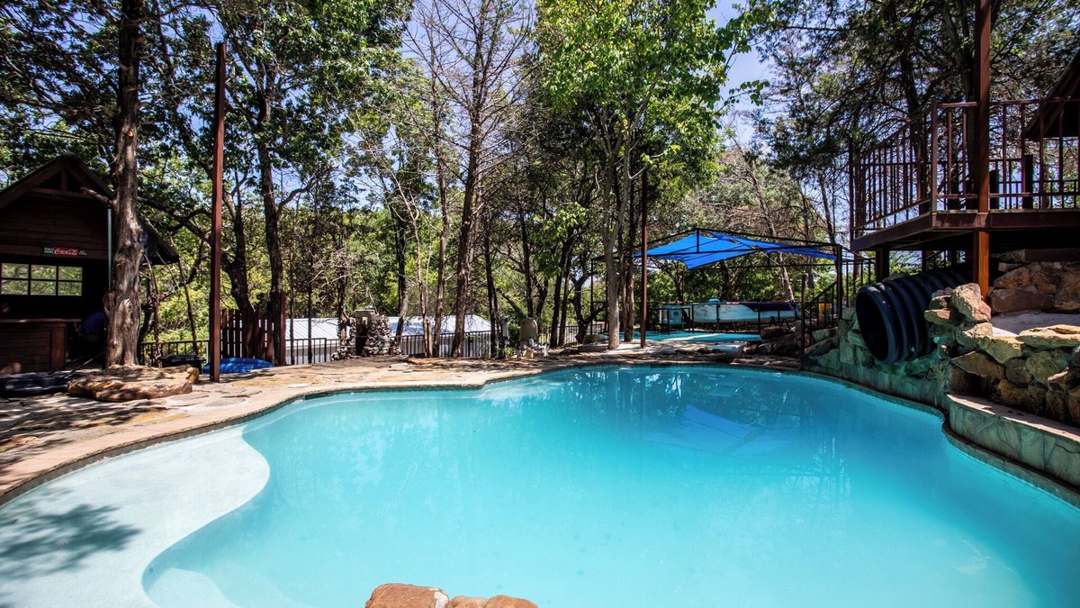 Midlothian House | Forest Venue Retreat – Pool, Pavilion & Tree House
