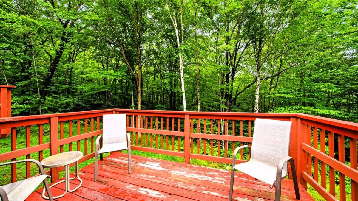 Stoneham Cabin | Forest-View 2BR Condo w/Balcony, Fireplace & Access to Lodge Amenities
